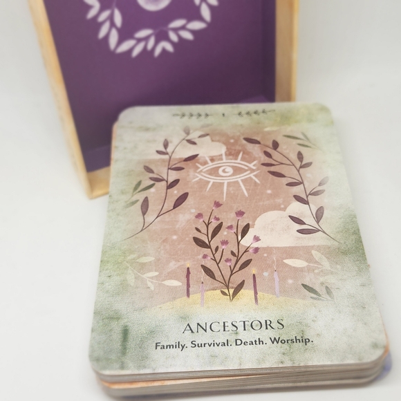 Pure Magic Oracle: Cards for Strength, Courage and Clarity by Andrés Engracia - Picture 6 of 9